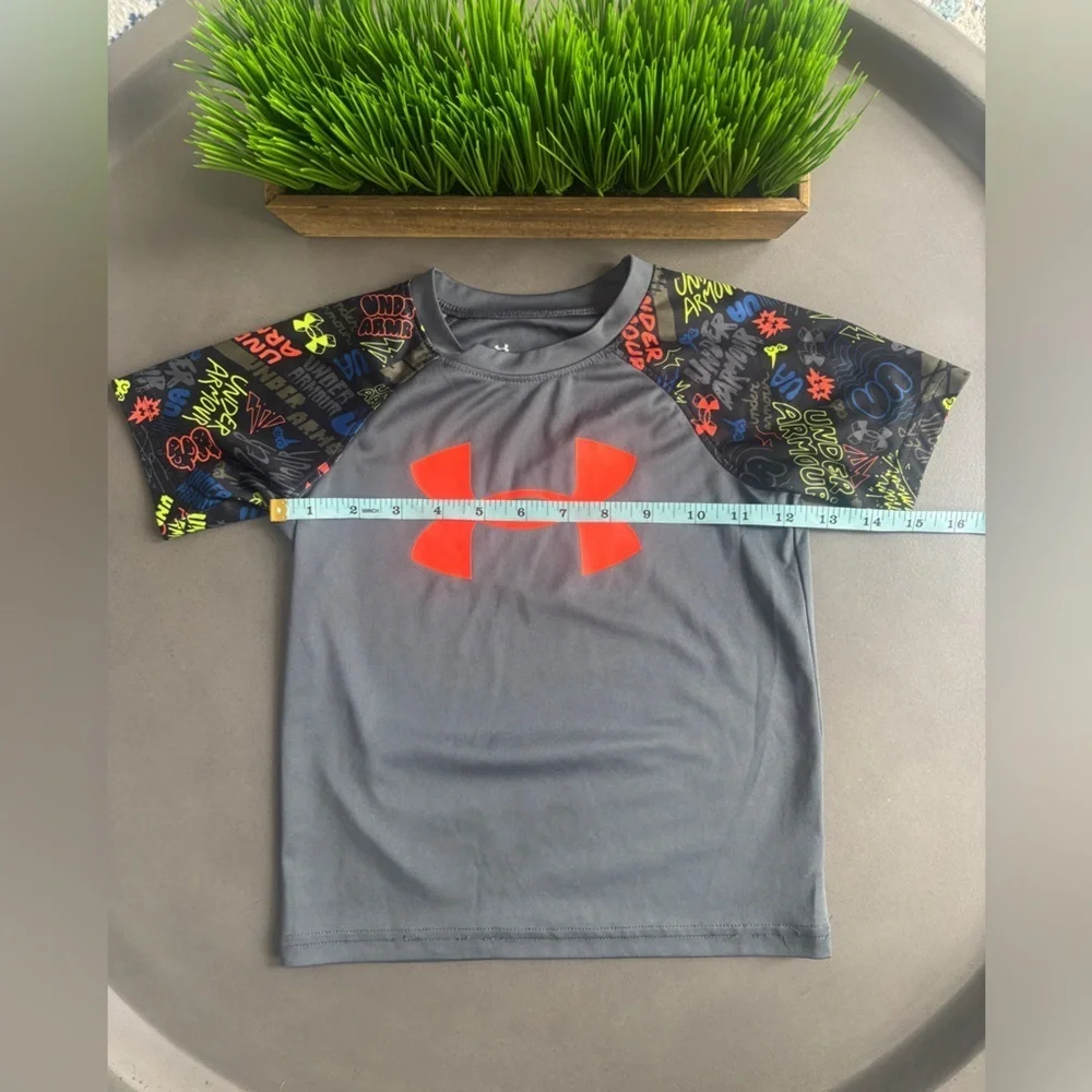 Under Armour Kids Gray Tee with Red Logo Size 4